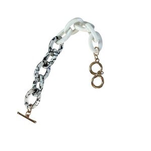 Sophisticated White and Black plastic link Bracelet